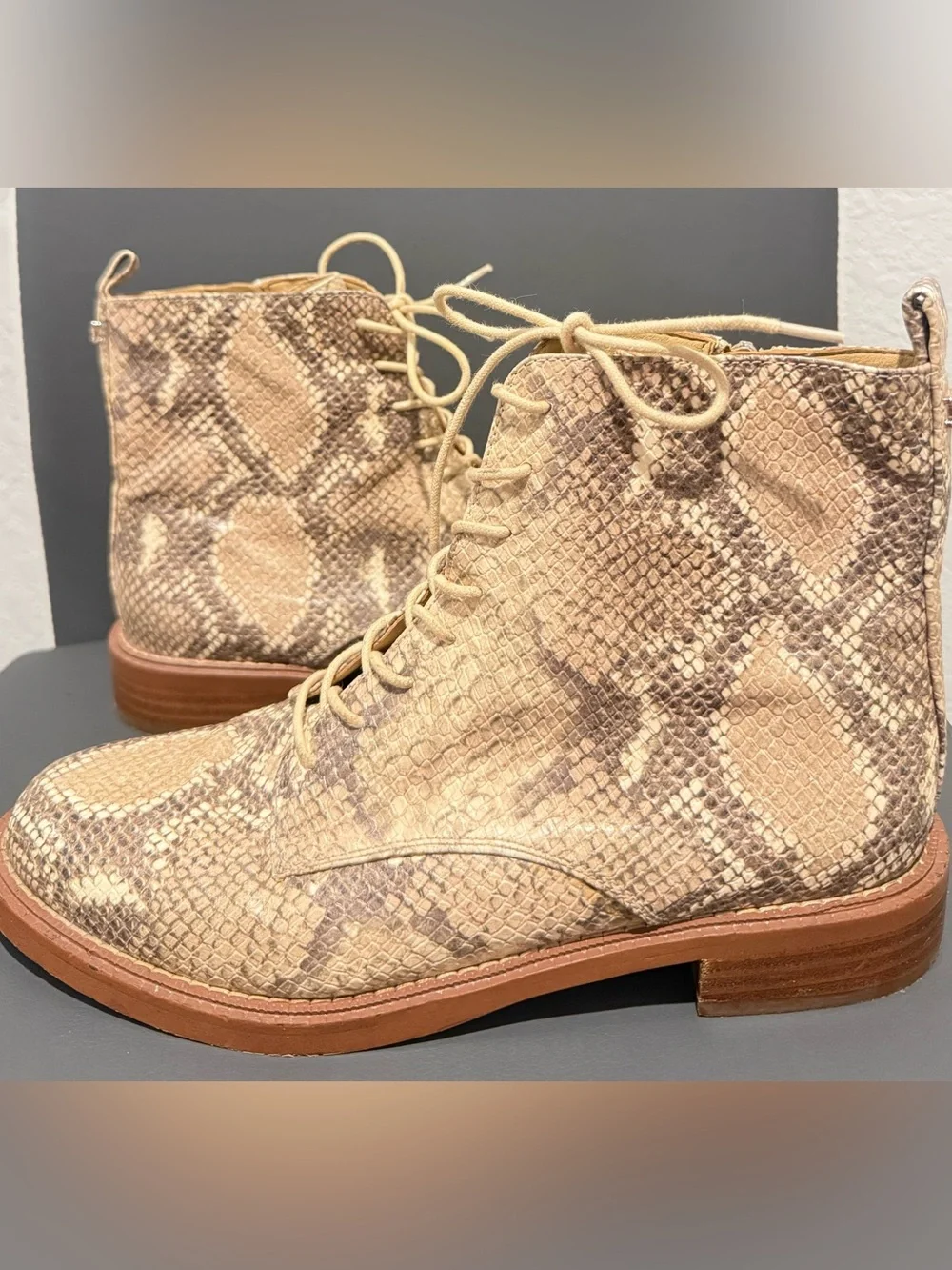 Sam Edelman Nina Snake Print Combat Boots Women’s Size 9 Bootie Ankle Zip Close